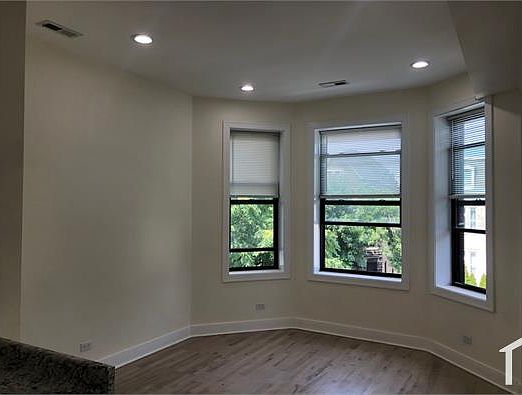 4th image of 2321 S Central Park Ave #1