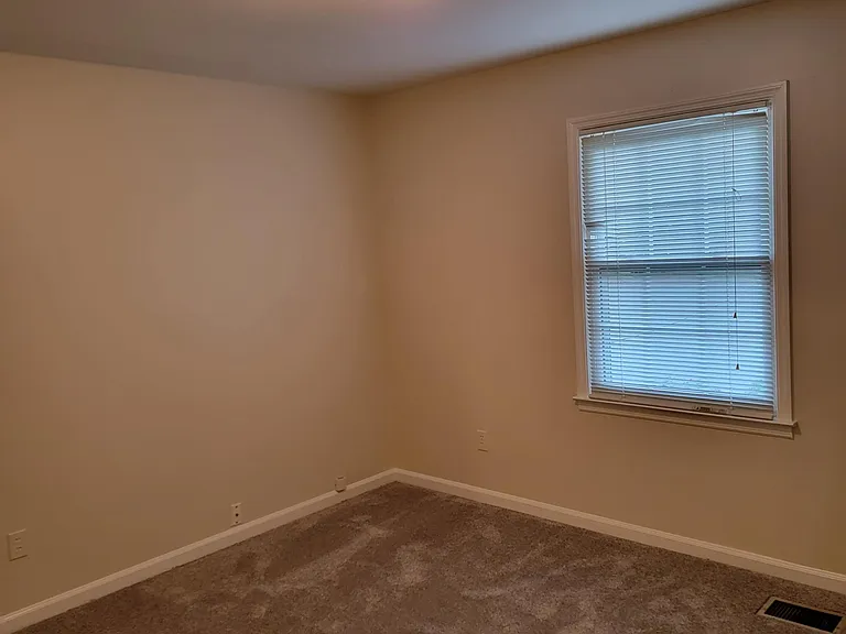 411 Woodsman Ct — Photo 17