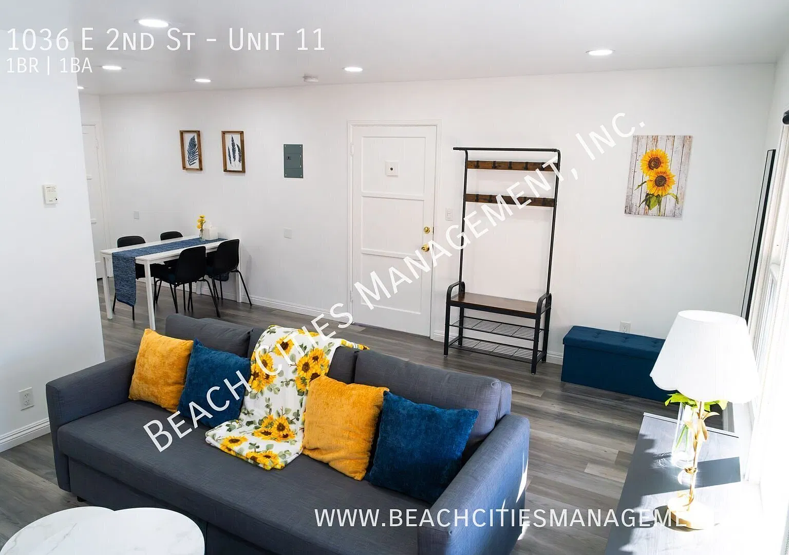 Large Updated Condo Blocks from the Beach! — Photo 4