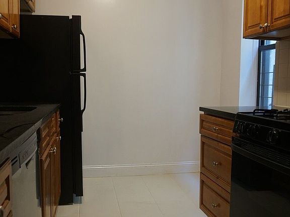 4th image of 699 Ocean Ave #A3