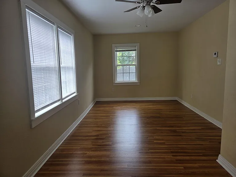 800 Lewis St #B — Photo 11