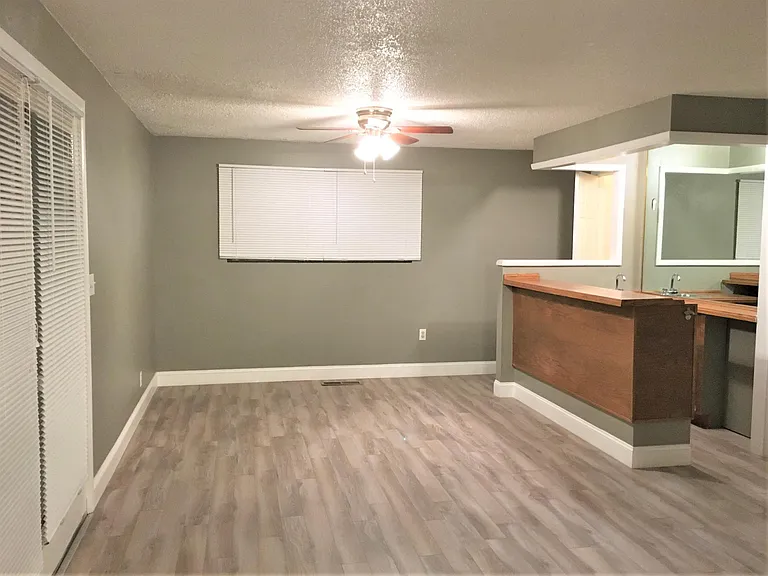 4000 Lakeside Dr — Photo 10
