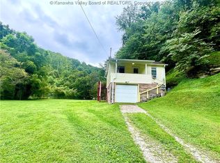 711 Green Valley Dr, Saint Albans, WV 25177
