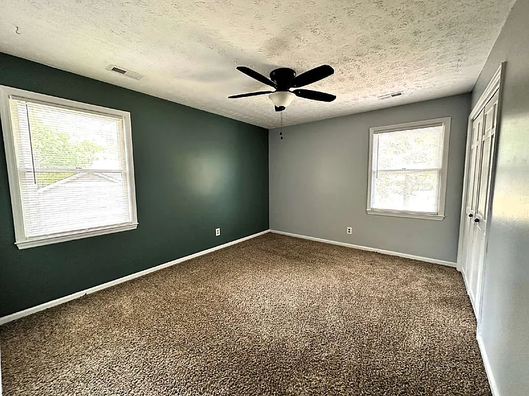 416 Georgetown Cir — Photo 19