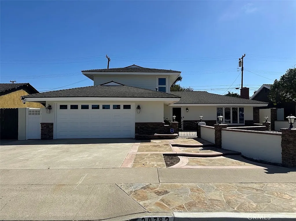 4 bed, 2048 sqft, $5,995 — Photo 1