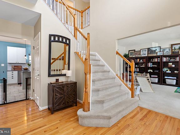 3rd image of 6 Sunstone Dr