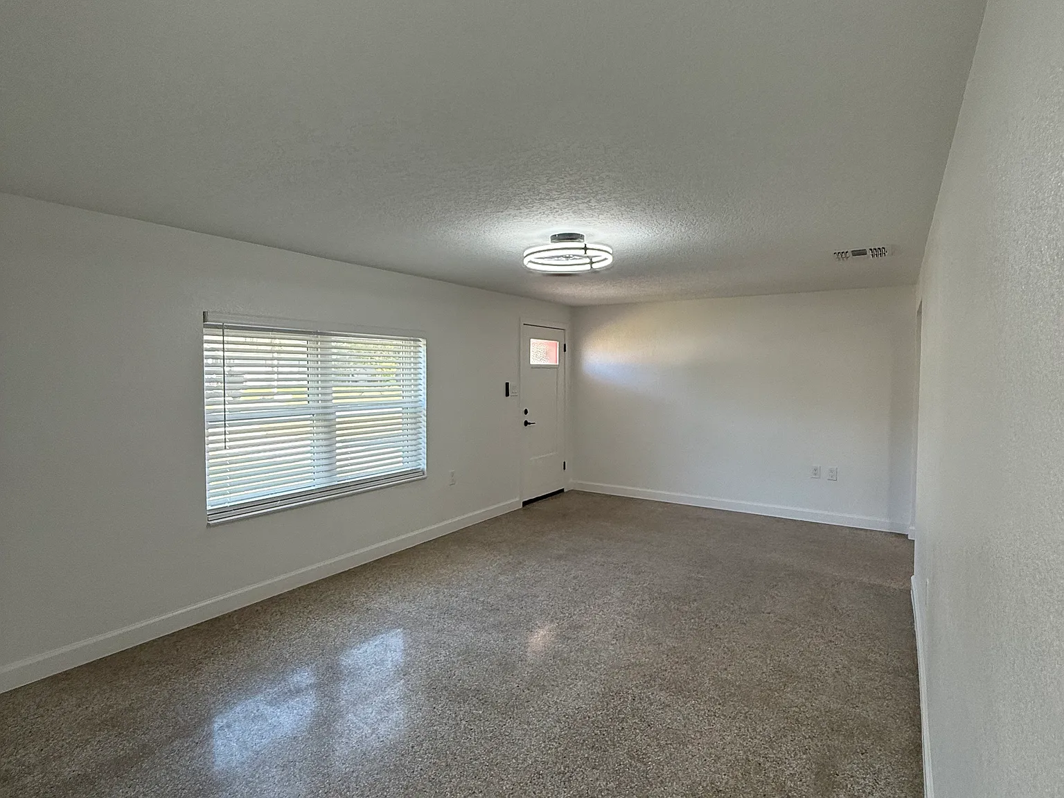 2 bed, 900 sqft, $1,550 — Photo 3