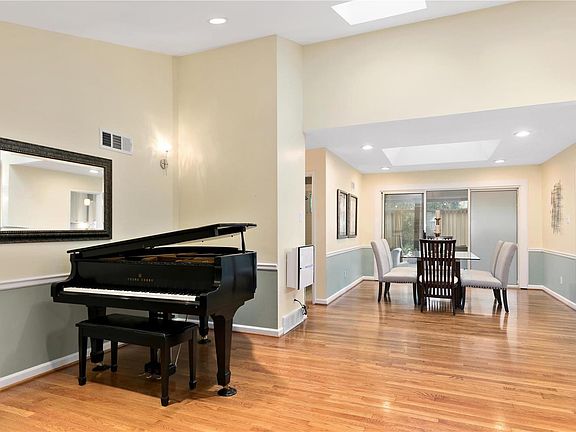 4th image of 200 Wenneker Dr