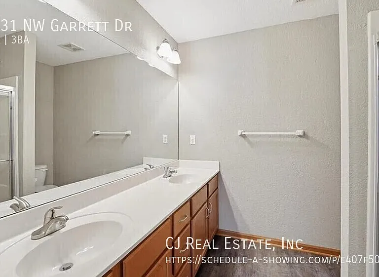1631 NW Garrett Dr — Photo 8