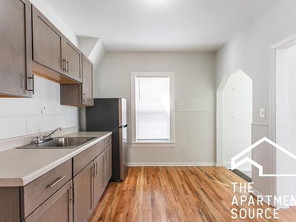 2nd image of 1151 W 19th St #Ch