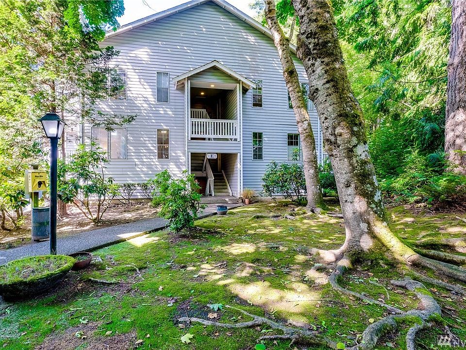 1st image of 7601 Concord Ln NE #101