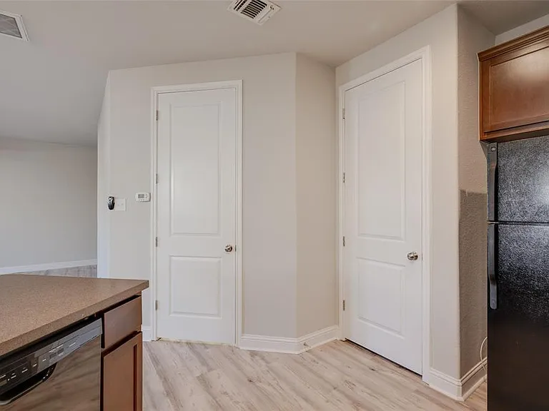 5701 Cougar Dr #D — Photo 9