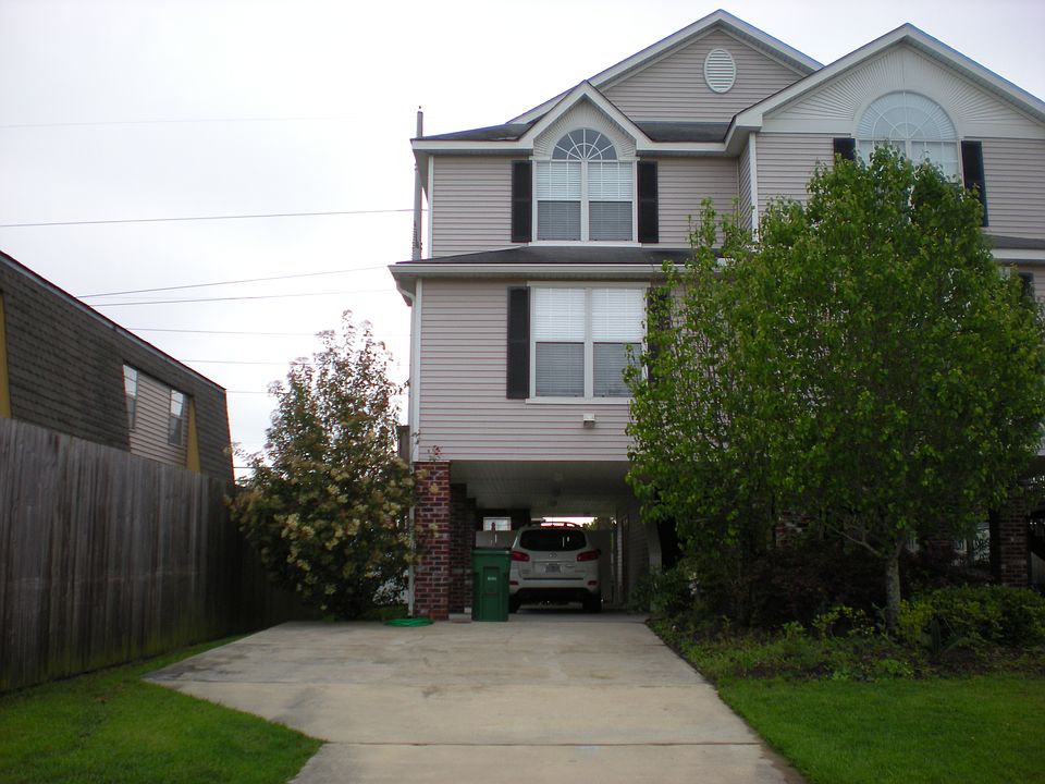 1st image of 40 Brandon Hall Dr