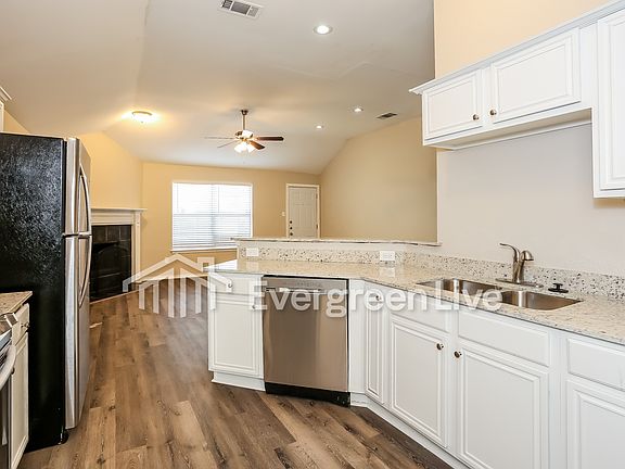 5th image of 2849 Saint Croix Ave