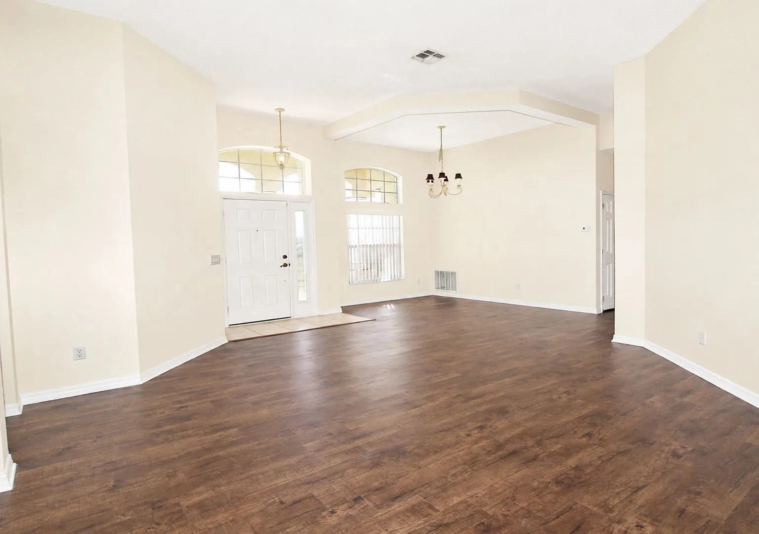 Spacious 4 bed 3 bath home in Winter Garden — Photo 3