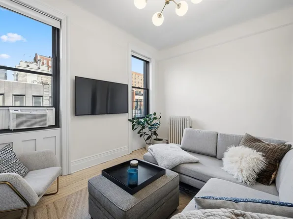 231 W 21st St APT 5C, New York, NY 10011