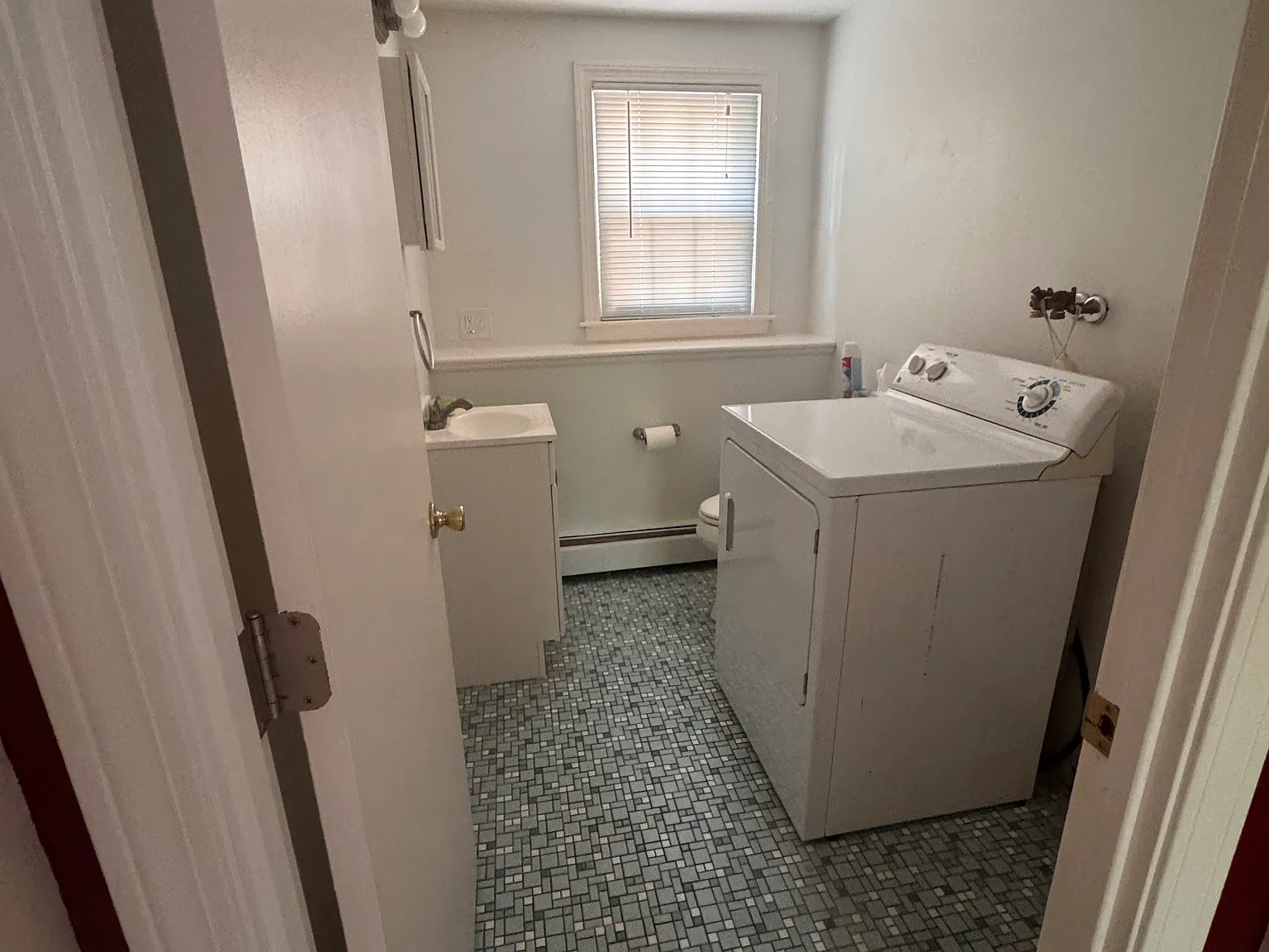 3 bed, 1.5 bath, 1450 sqft, $2,800 — Photo 4