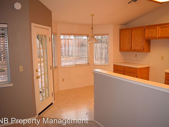 5th image of 5119 Charter Ct
