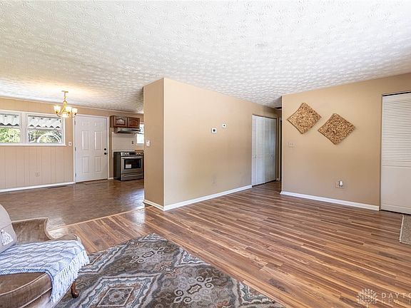 3rd image of 5046 Sabra Ave