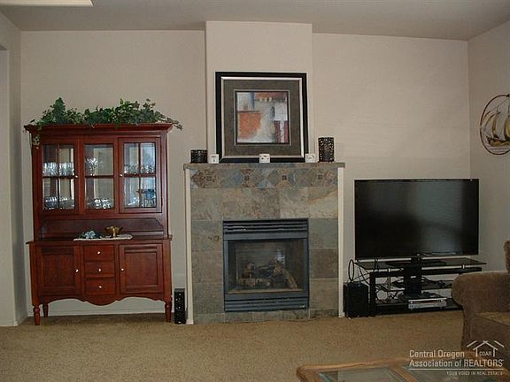 3rd image of 835 Victoria Falls Dr