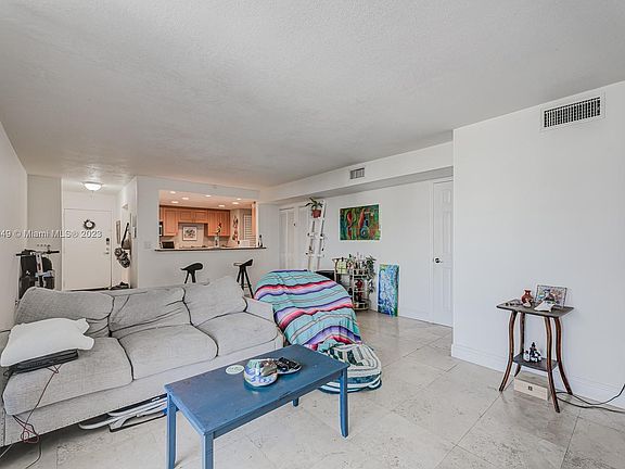 4th image of 2457 Collins Ave APT 407
