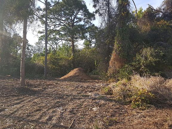 4th image of 513 SE Fallon Dr