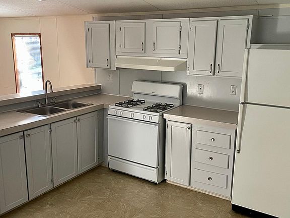 5th image of 1302 Village West Dr