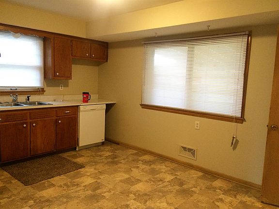3rd image of 7649 W Clovernook St