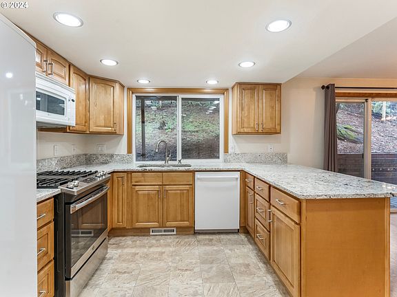4th image of 2209 NE 150th Ave