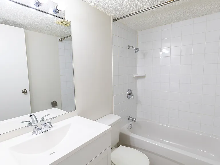 2417 14a St SW — Photo 6