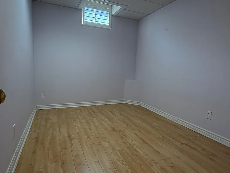 55 Fortune Cres #BASEMENT — Photo 8