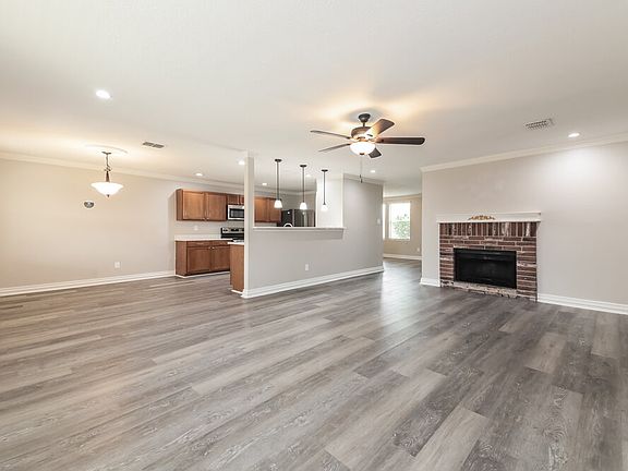 5th image of 2932 Jamestown Dr
