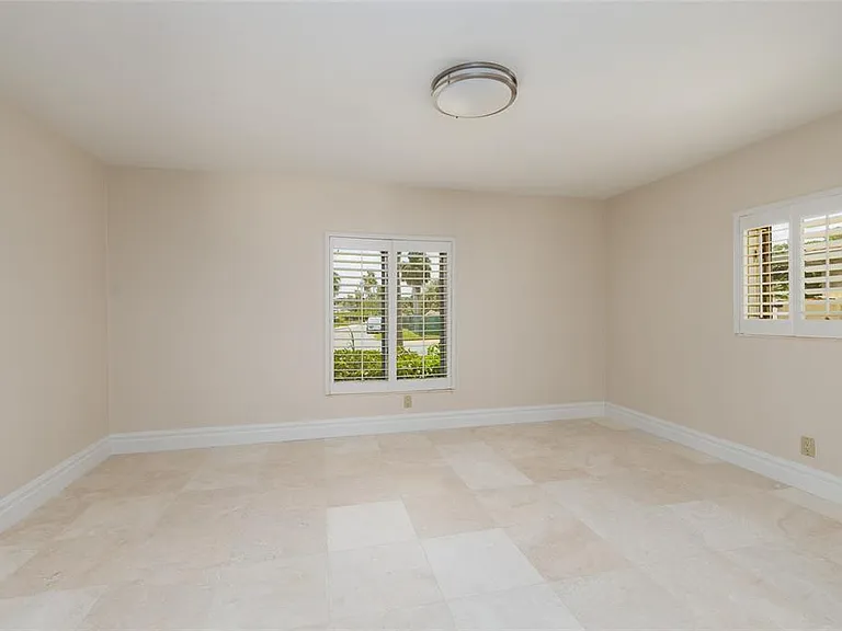 300 Brightwaters Blvd NE — Photo 32