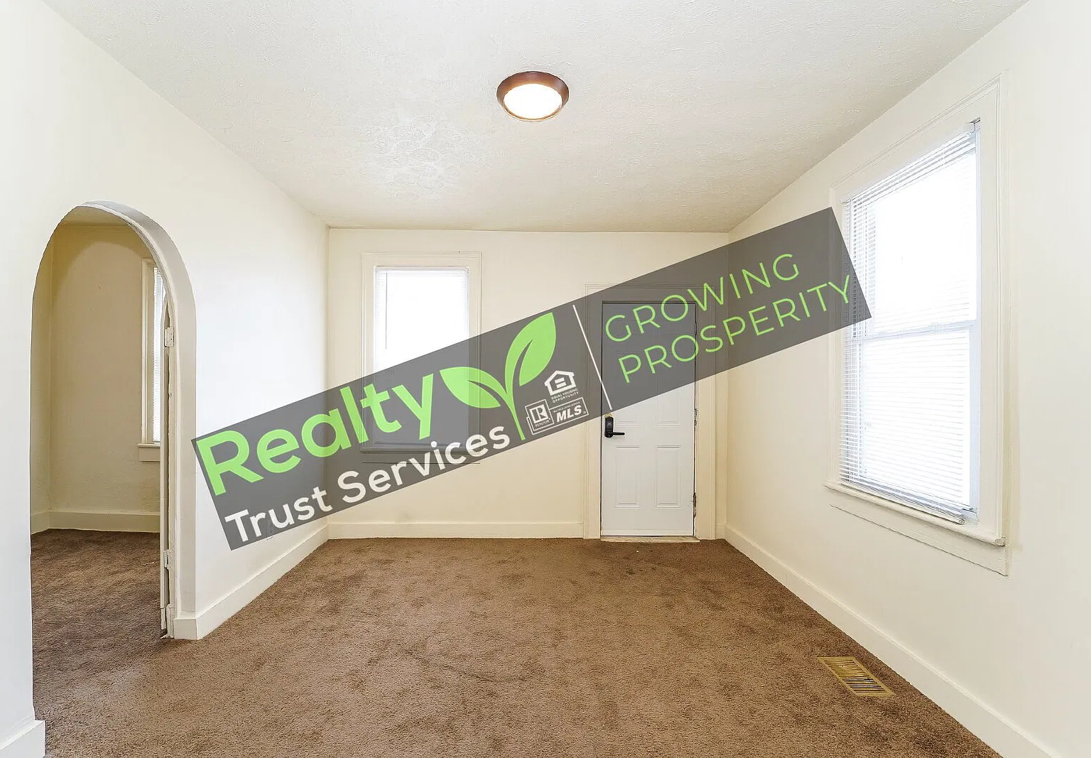 3460 Erin Ave Down Unit Cleveland OH 44113 - 3460 Erin Ave, Cleveland — Photo 4