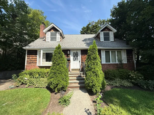 101 Elm St #B, Huntington, NY 11743