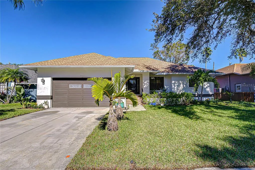 3 bed, 2.0 bath, 1872 sqft, $4,538 — Photo 1