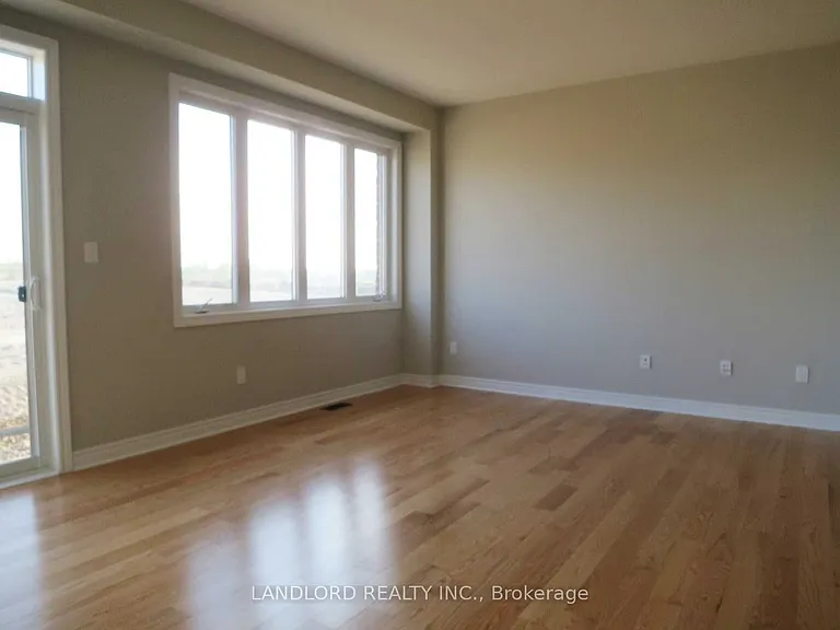 1189 Cactus Cres — Photo 8