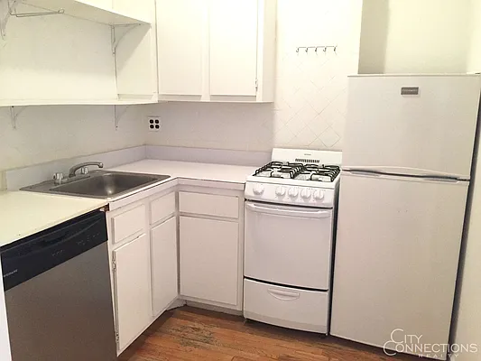 Rented by City Connections Realty | media 27