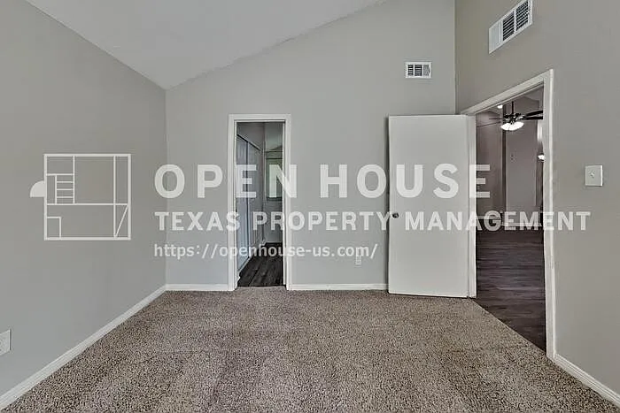 6823 Heather Hollow Dr — Photo 9