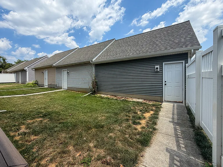 900 Cadwell Ln — Photo 35