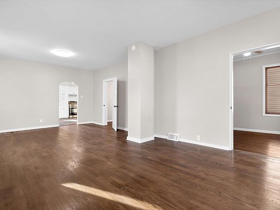 5th image of 2427 Illinois Ave