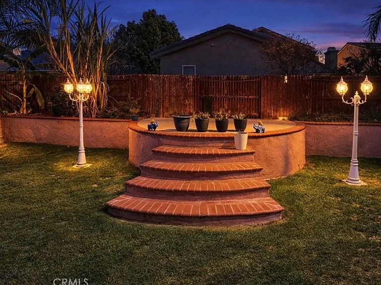 1650 Ravenswood Rd — Photo 4