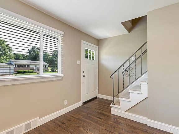 4th image of 10422 Meath Dr