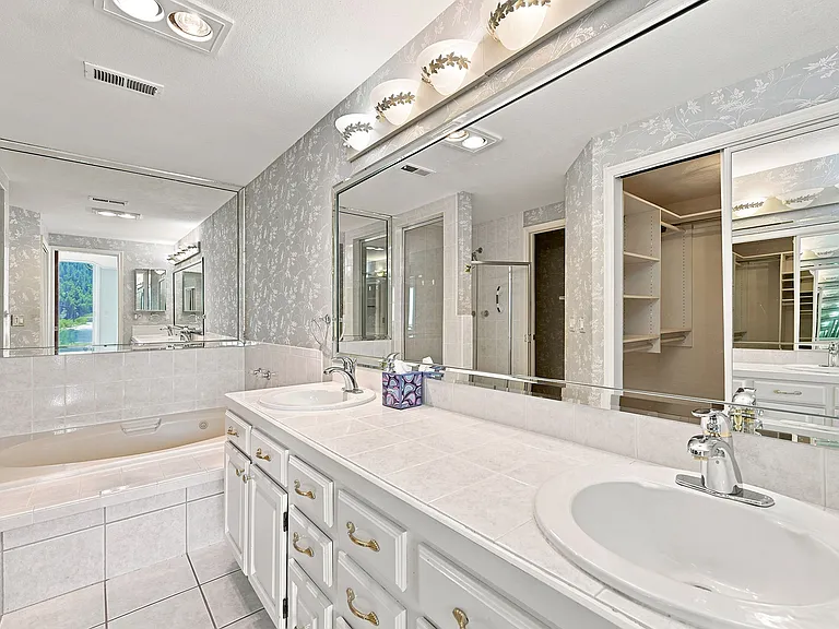 680 Ridgeside Dr #1 — Photo 13