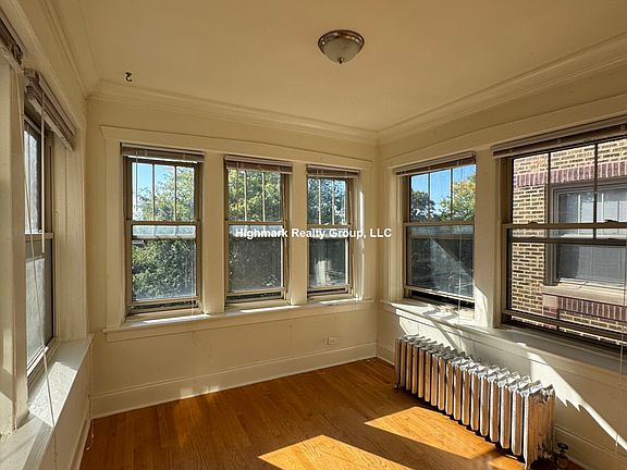 3rd image of 4867 N Washtenaw Ave #1