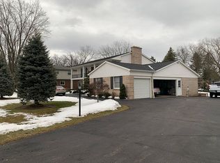 3531 Ravinewood Ct, Commerce Township, MI 48382