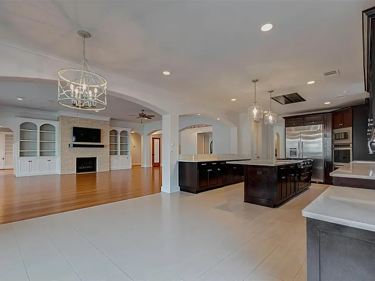 5410 Valerie St — Photo 4