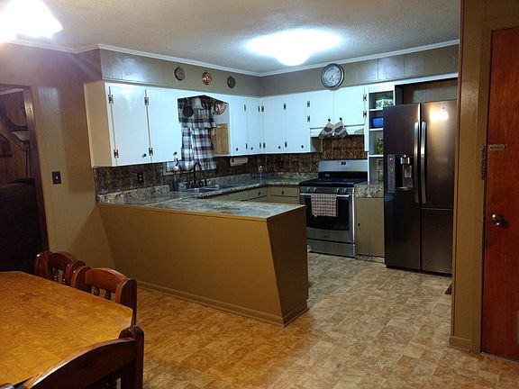 4th image of 2213 Johnson Cir