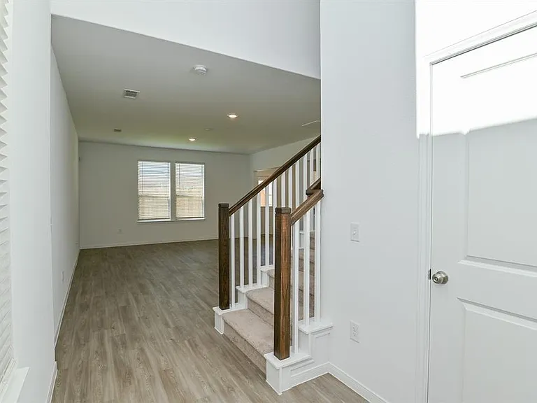 1005 Greenshank Dr — Photo 13