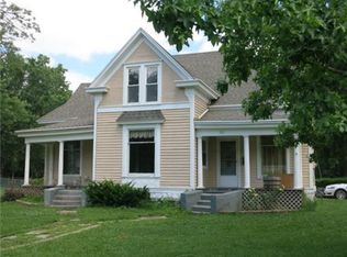 737 S Chestnut St, Cameron, MO 64429